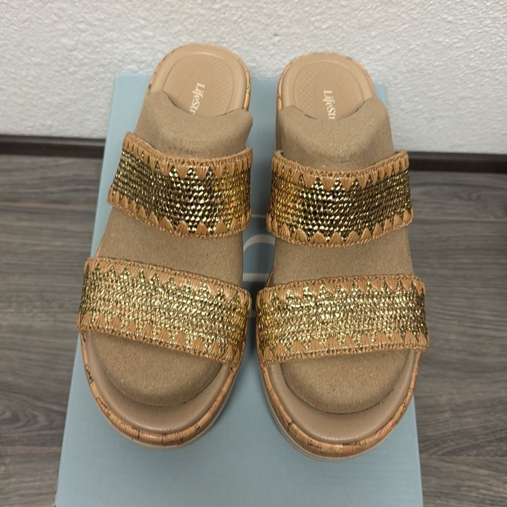 Bzees Resort Wedge Sandal - Picture 3 of 6